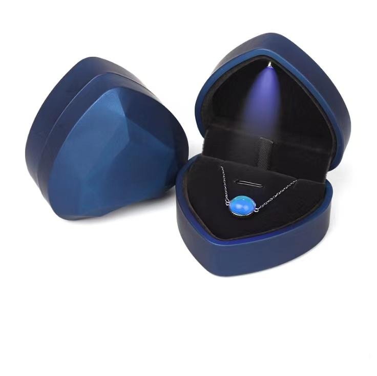 Heart-shaped LED ring pendant box